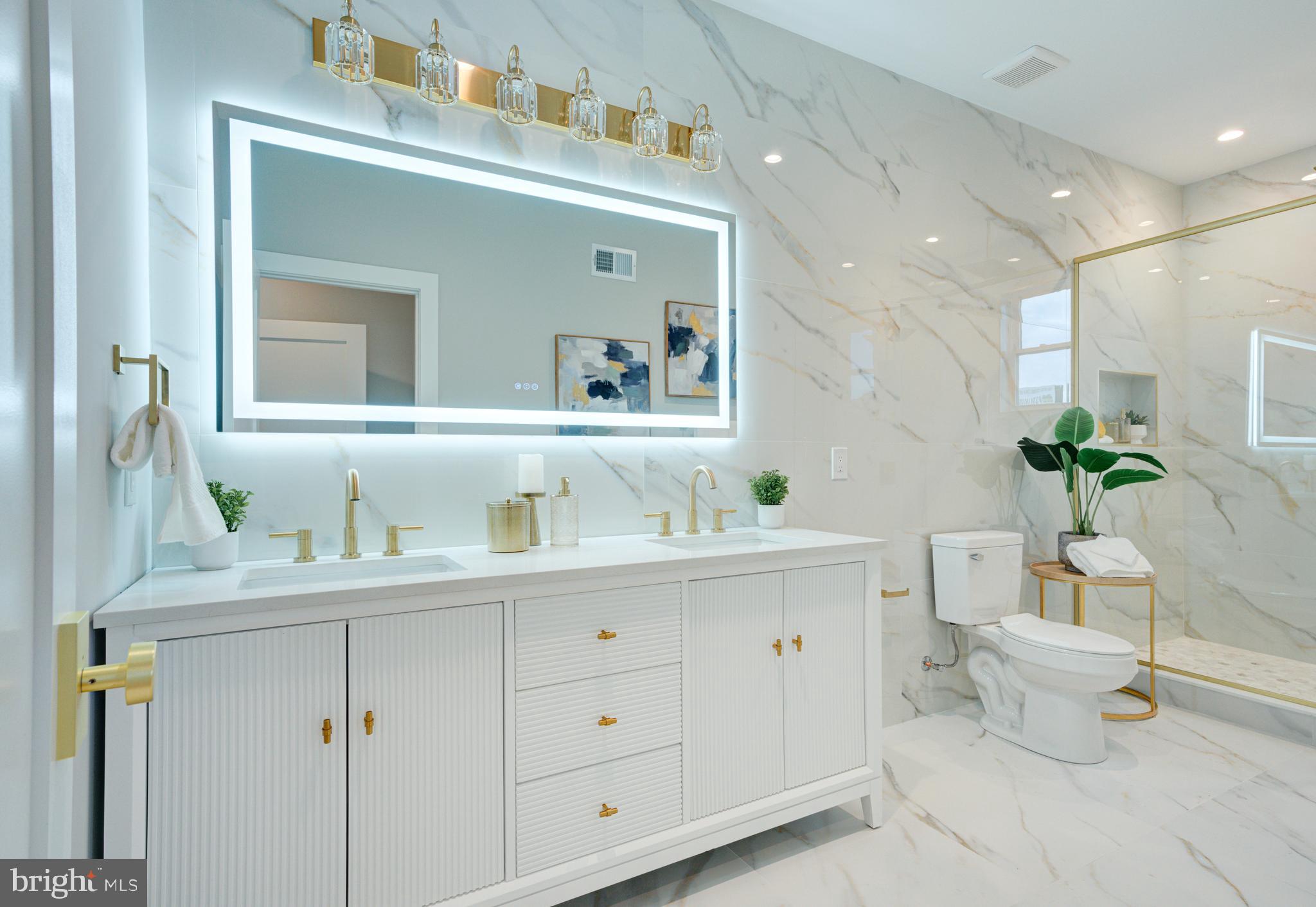 1019 E PALMER STREET