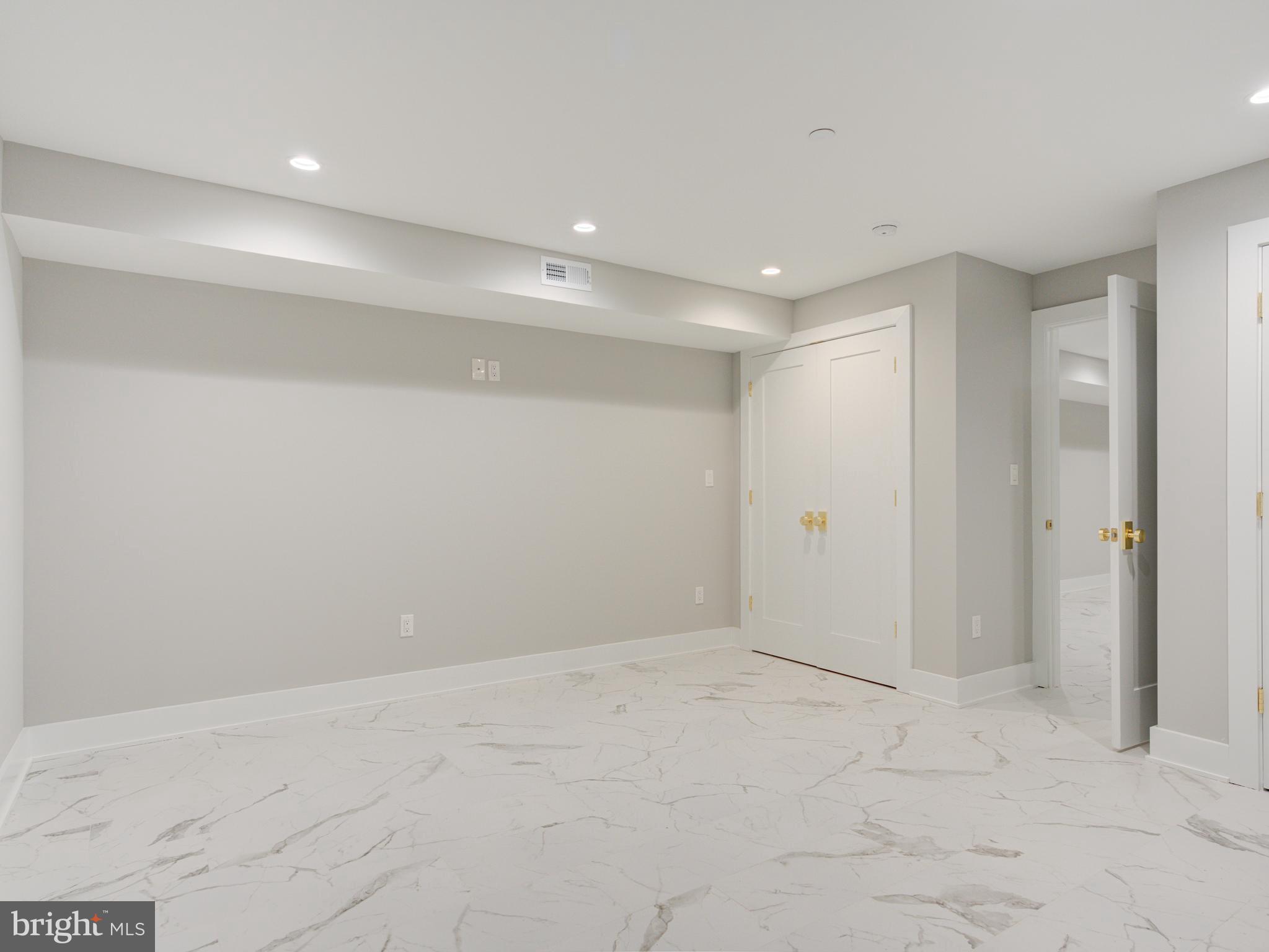 1019 E PALMER STREET