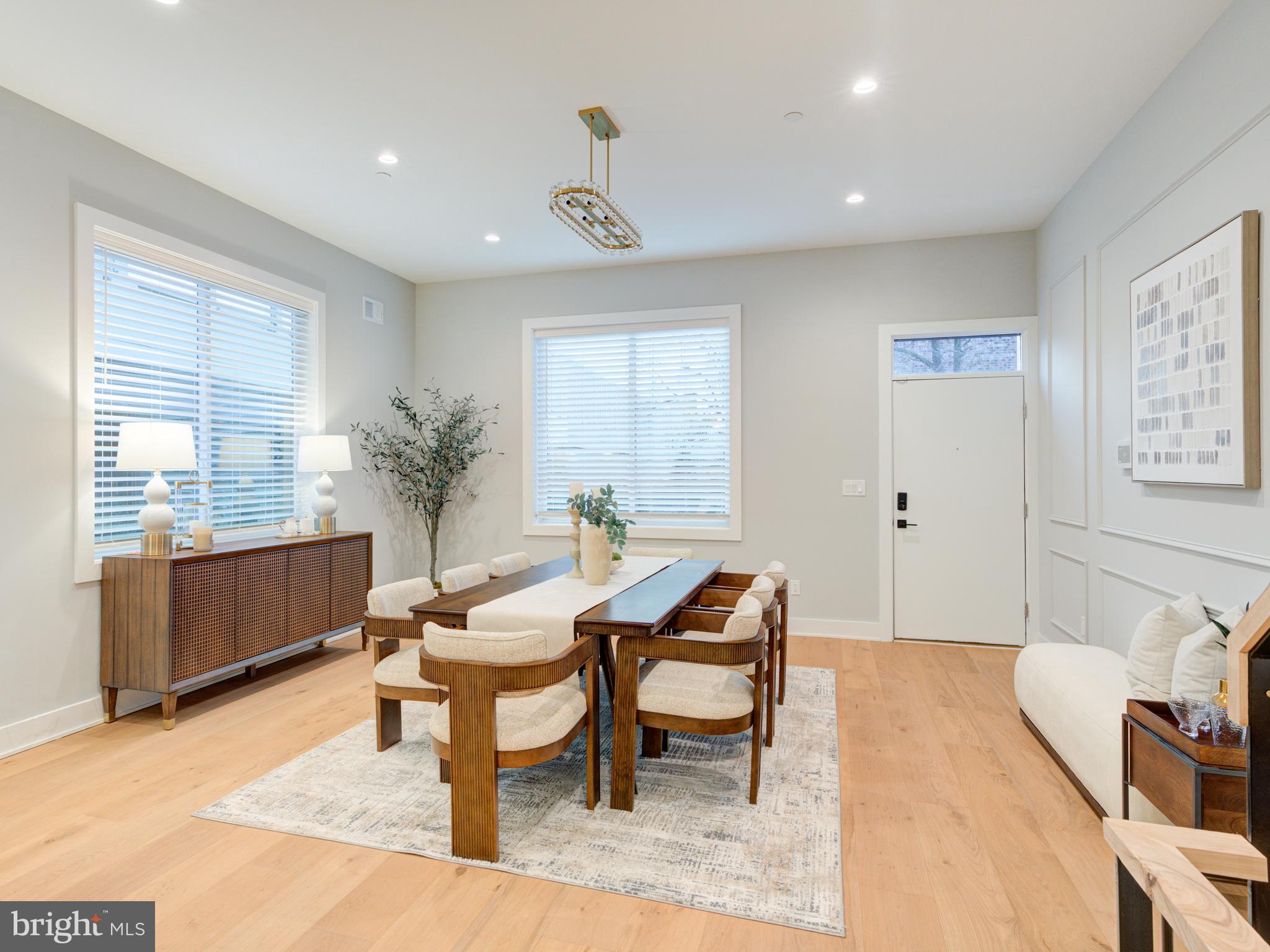 1019 E PALMER STREET