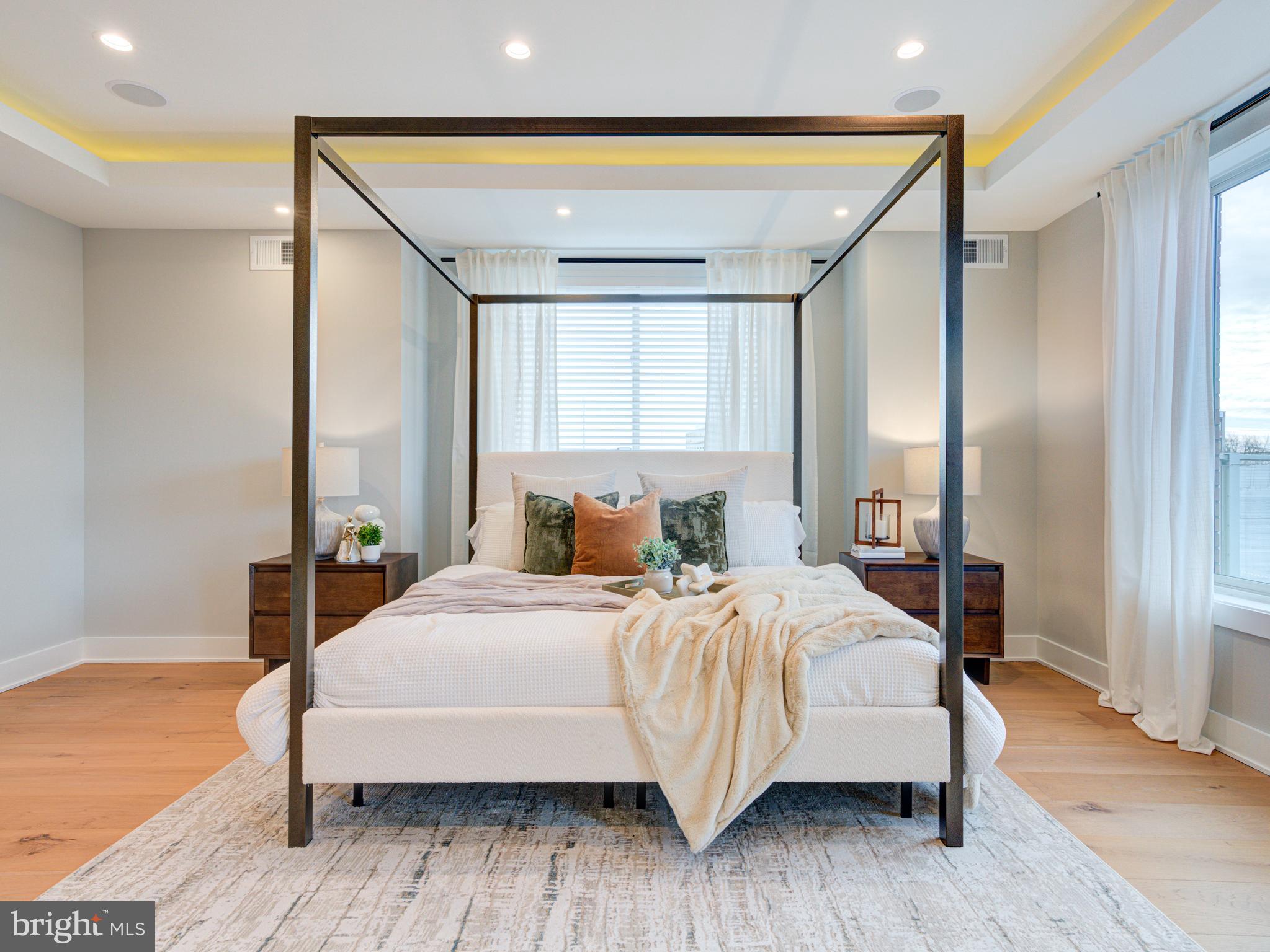 1019 E PALMER STREET