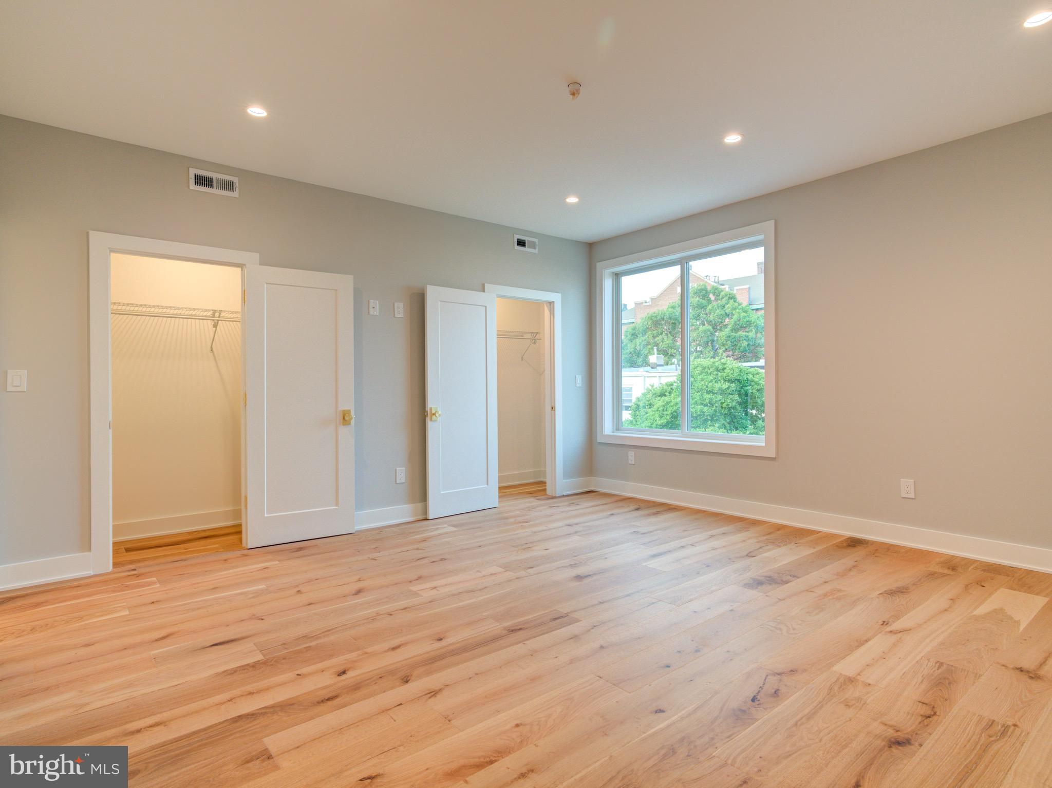 1019 E PALMER STREET