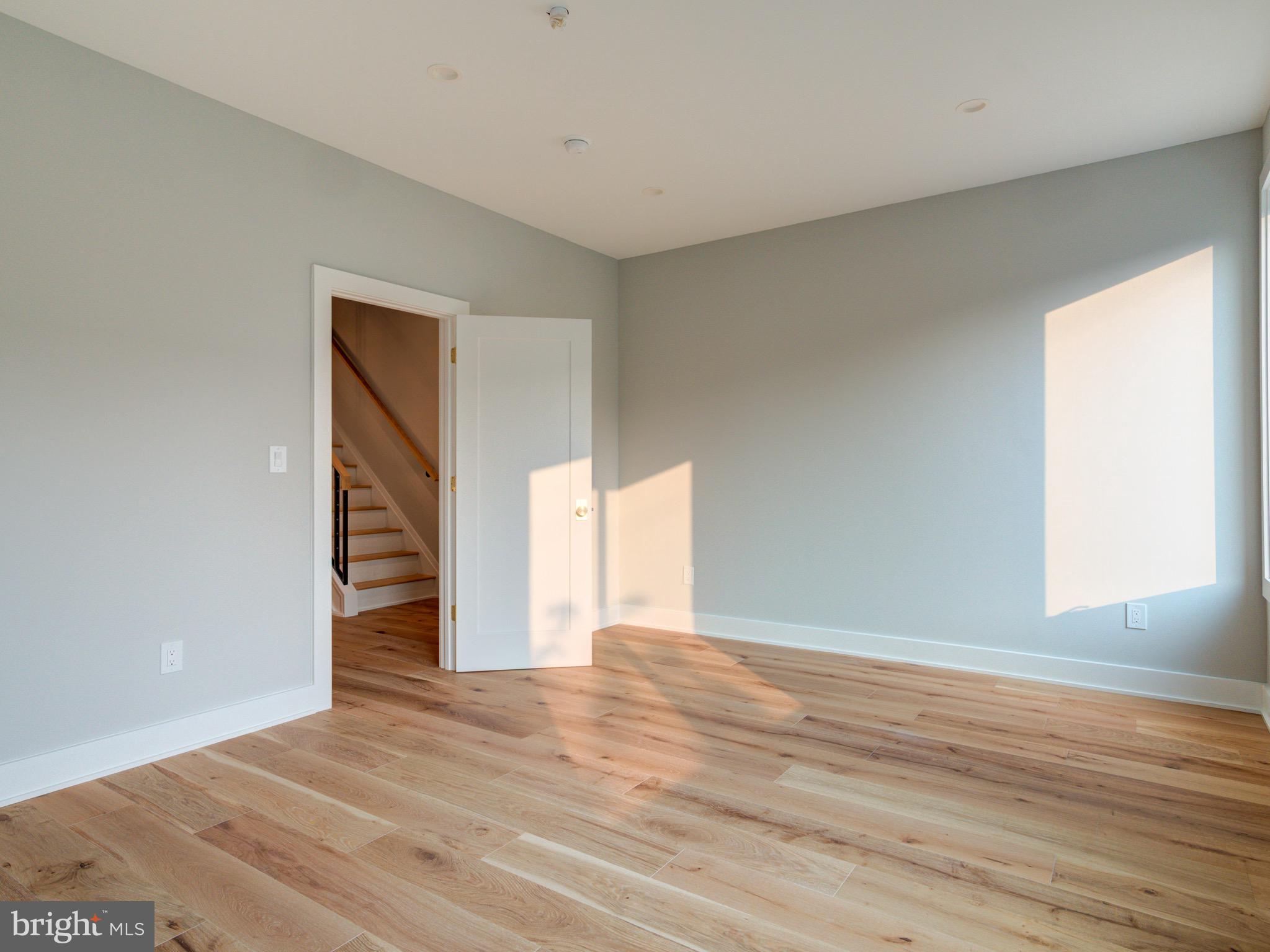 1019 E PALMER STREET