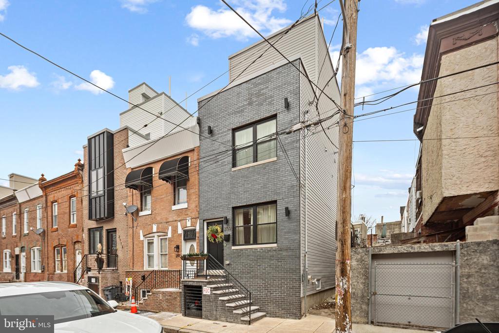 2109 PIERCE STREET
