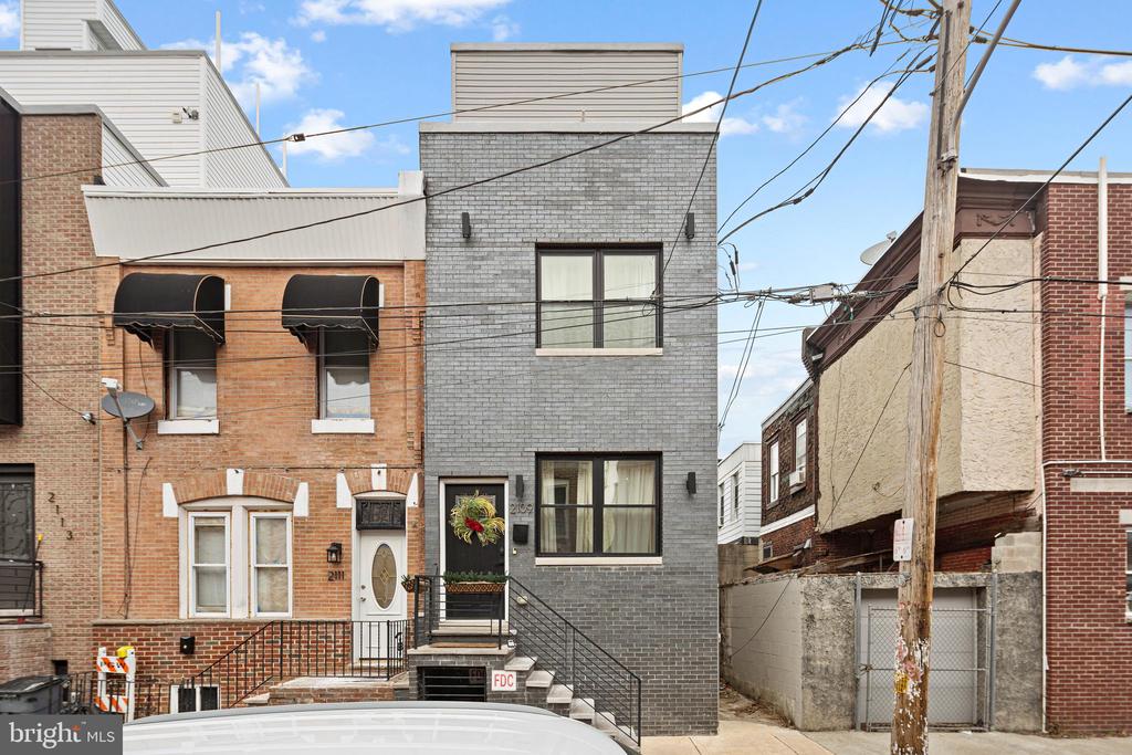 2109 PIERCE STREET