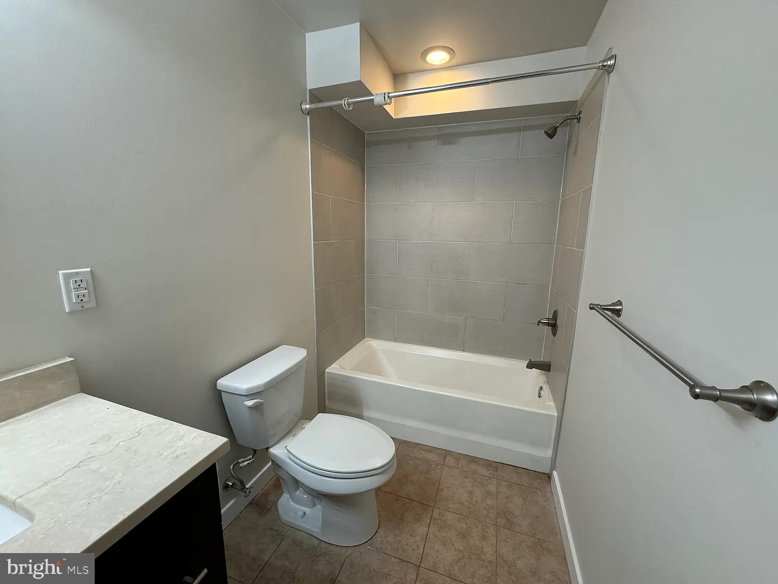 2039 BLAIR STREET 2B