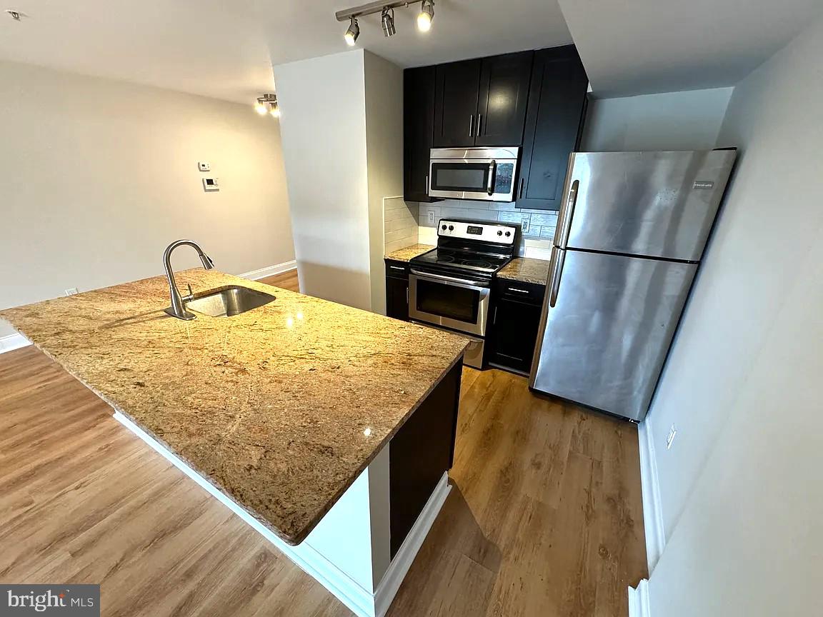 2039 BLAIR STREET 2B