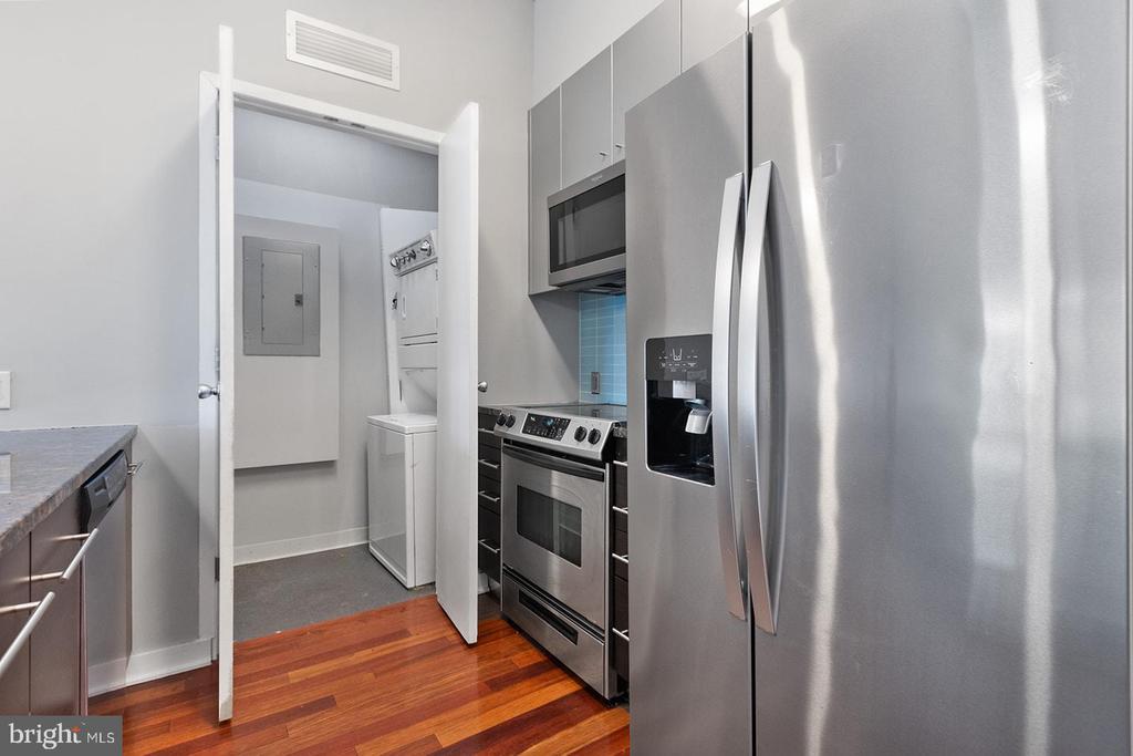2101 MARKET STREET 305
