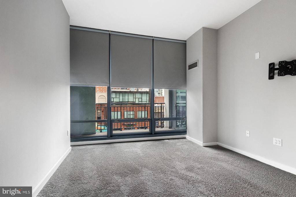 2101 MARKET STREET 305