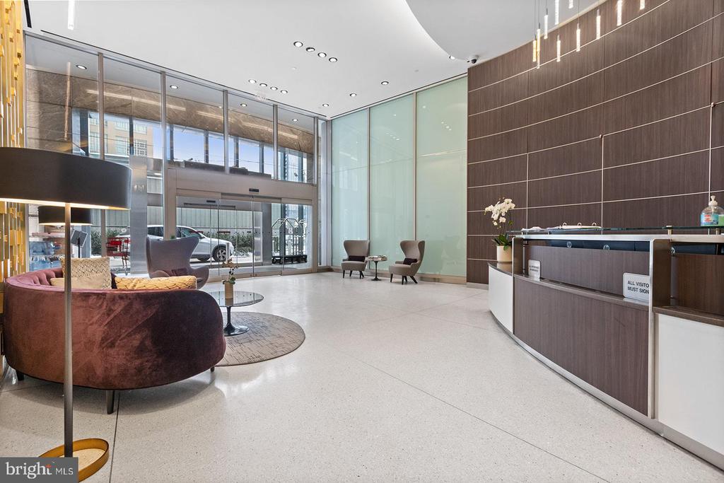 2101 MARKET STREET 305