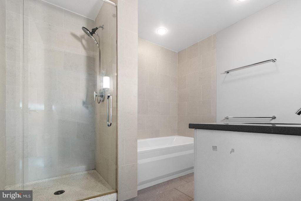 2101 MARKET STREET 305