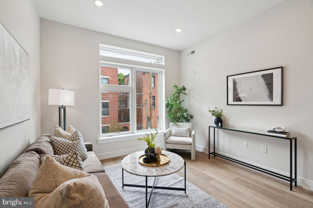 720 W THOMPSON STREET 1B-615