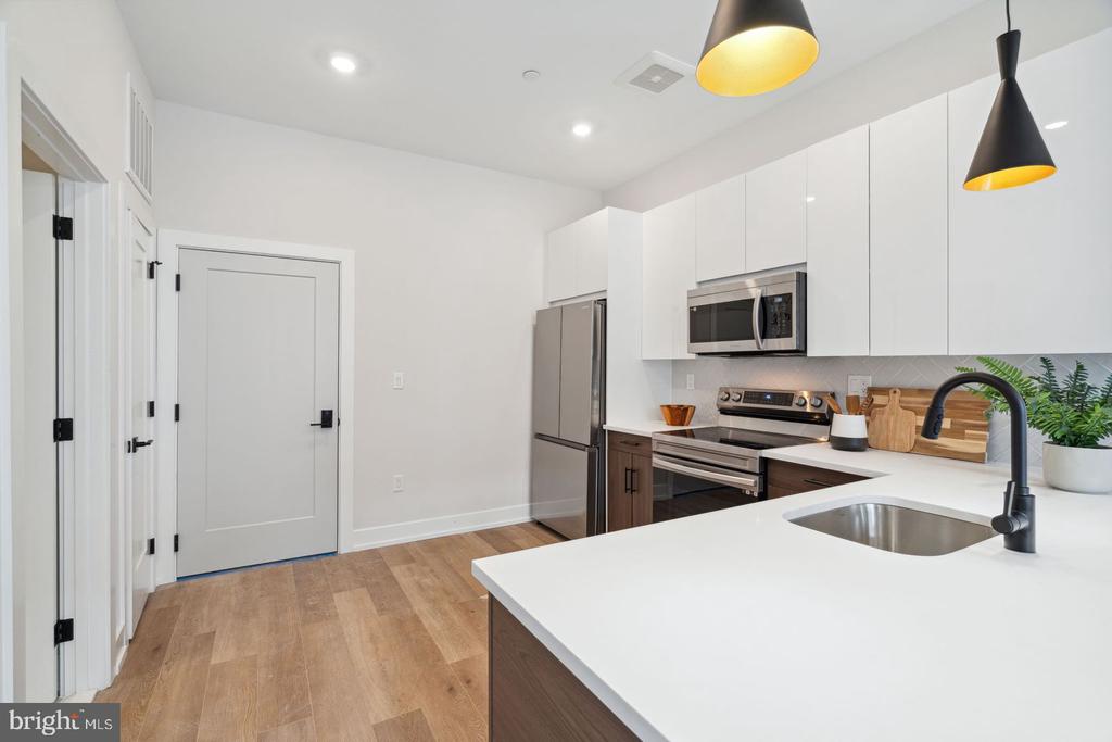 720 W THOMPSON STREET 1B-615