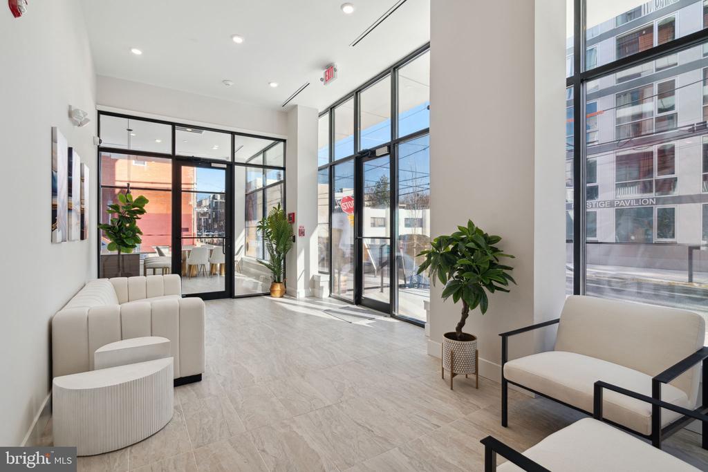 720 W THOMPSON STREET 1B-615