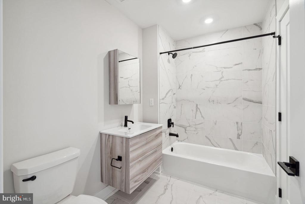720 W THOMPSON STREET 1B-615