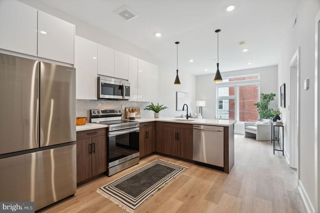 720 W THOMPSON STREET 1B-615