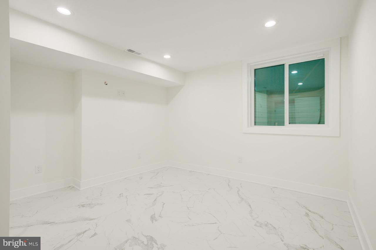 2622 E HAROLD STREET