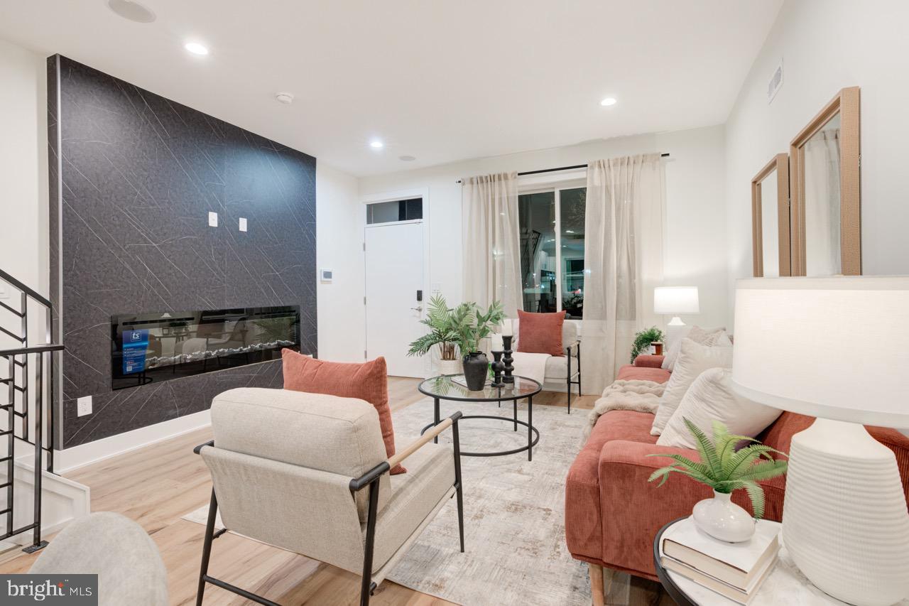 2622 E HAROLD STREET