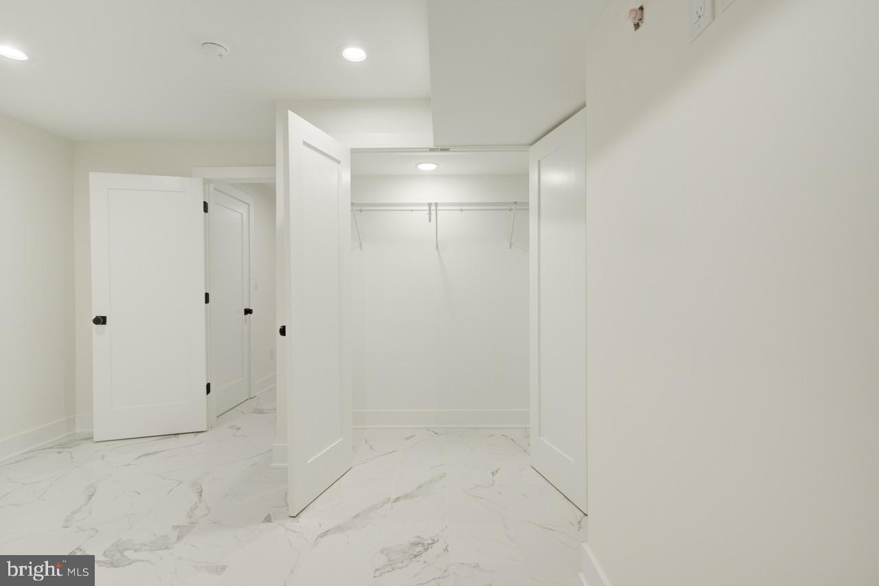 2622 E HAROLD STREET