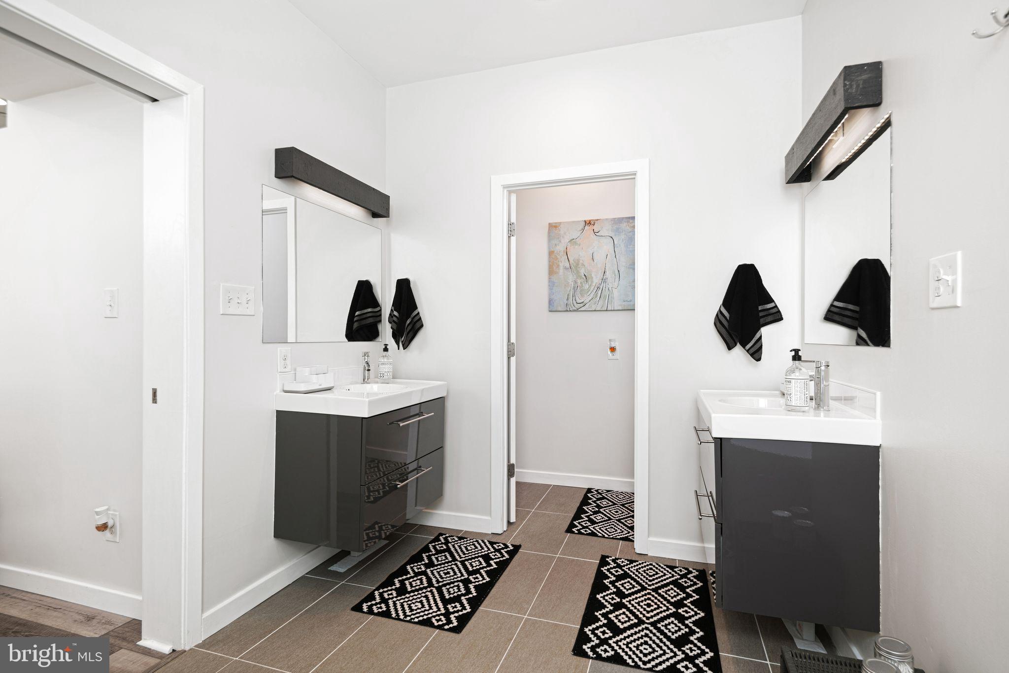 842 N LEITHGOW STREET