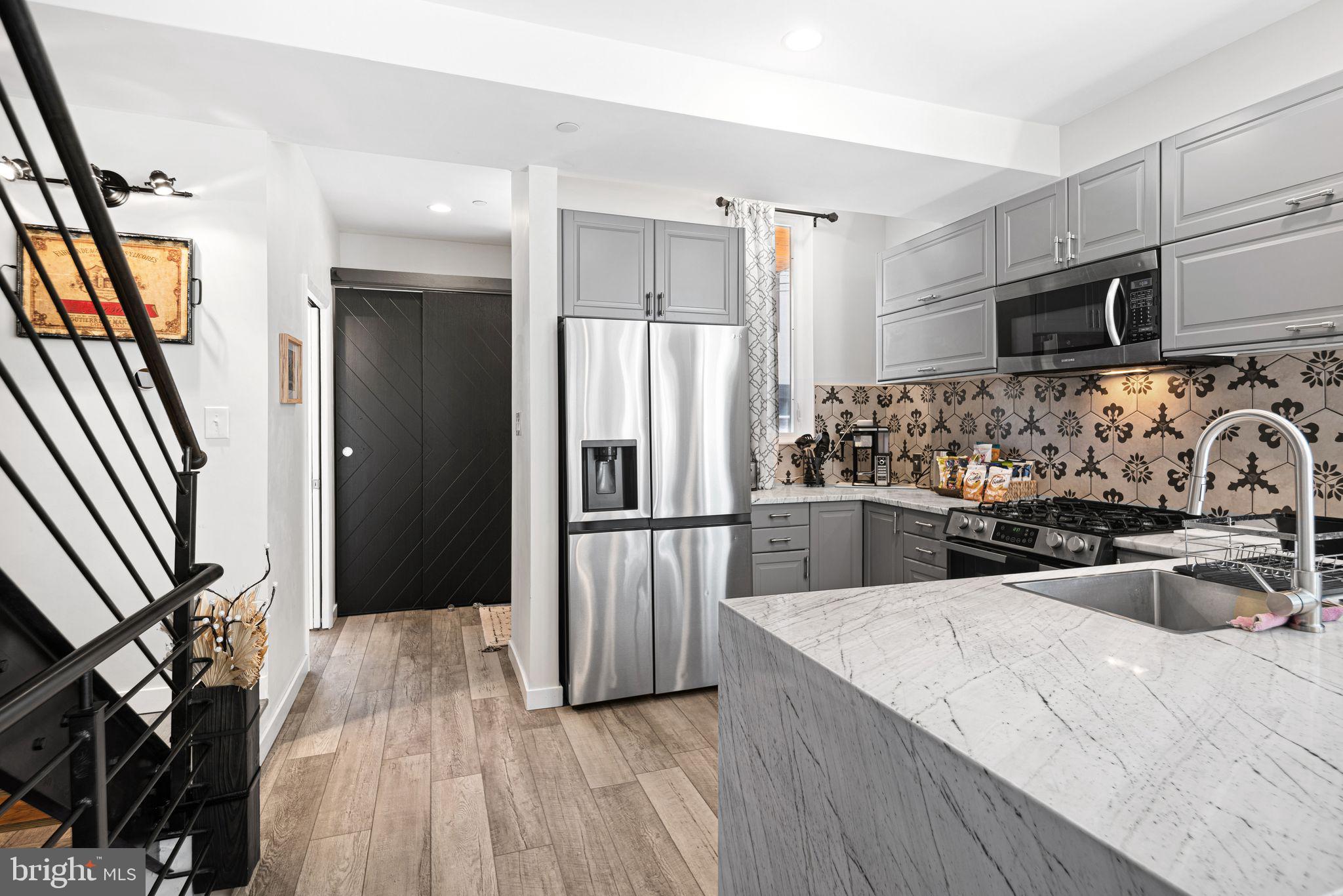 842 N LEITHGOW STREET