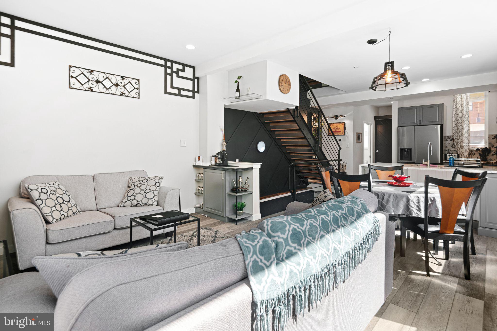 842 N LEITHGOW STREET