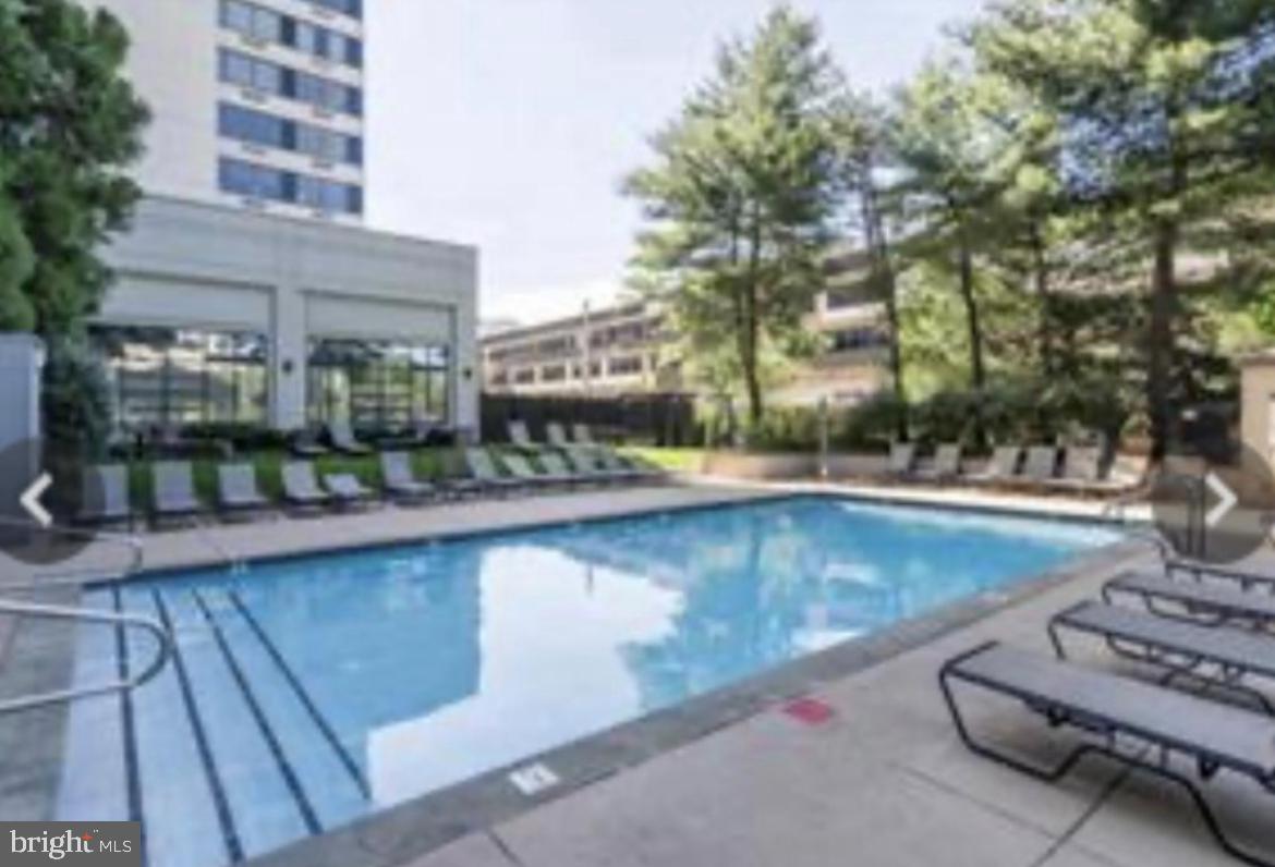 2001 HAMILTON STREET 00 504