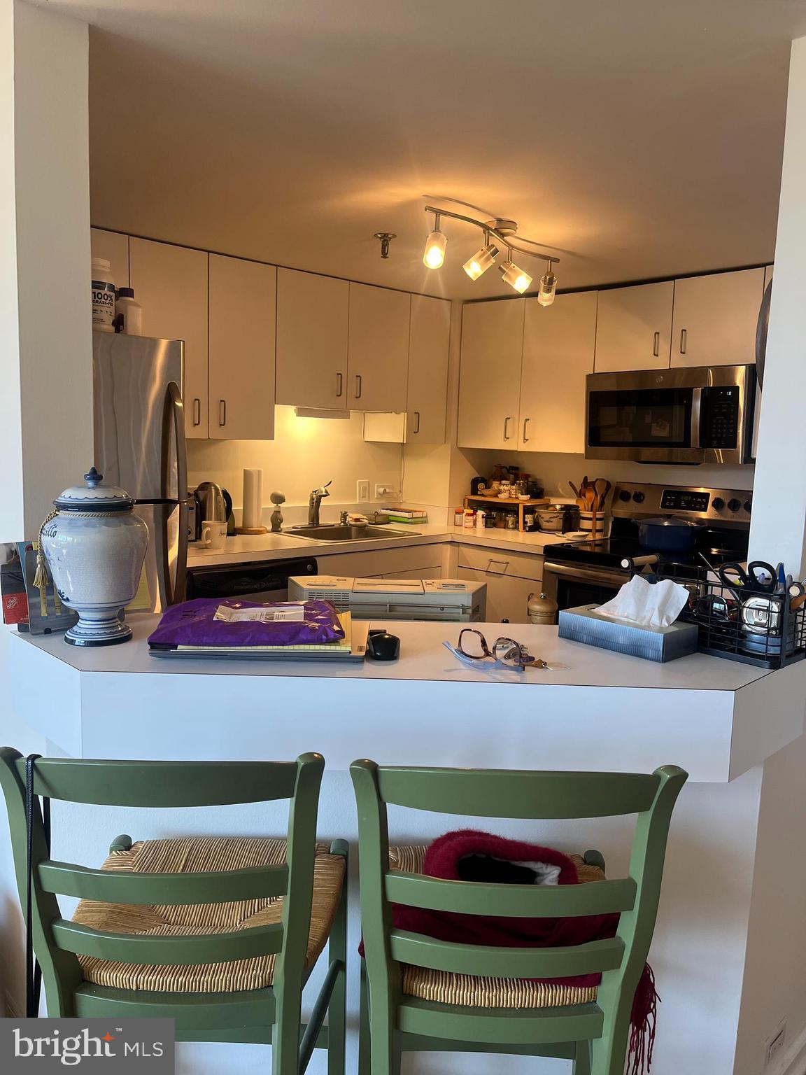 2001 HAMILTON STREET 00 504