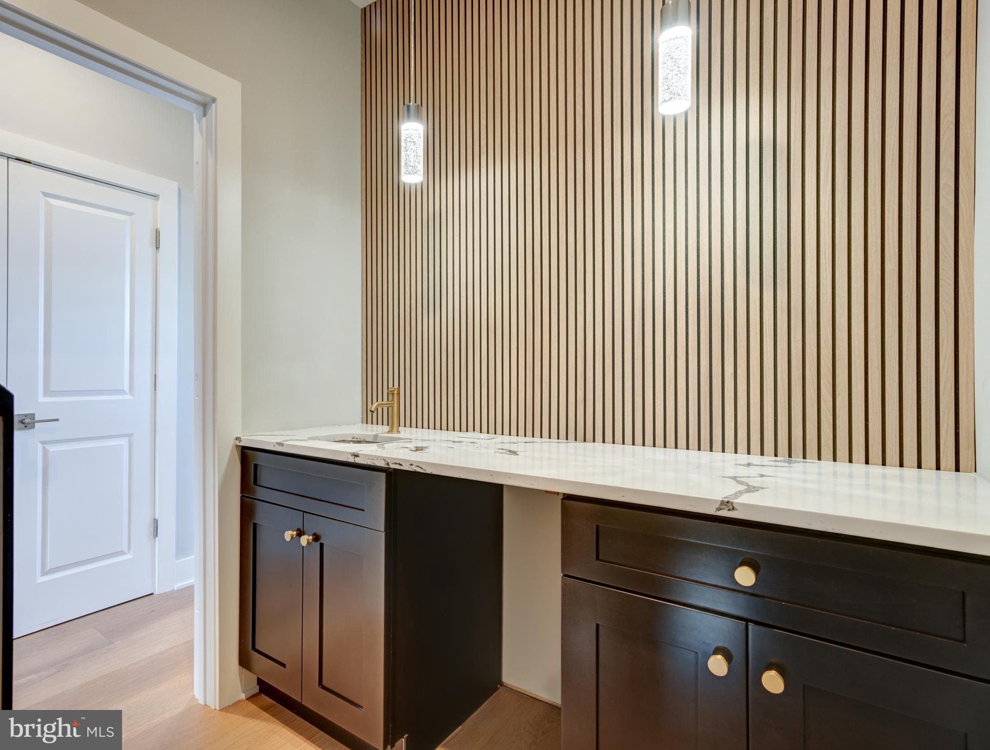 1939 N LEITHGOW STREET