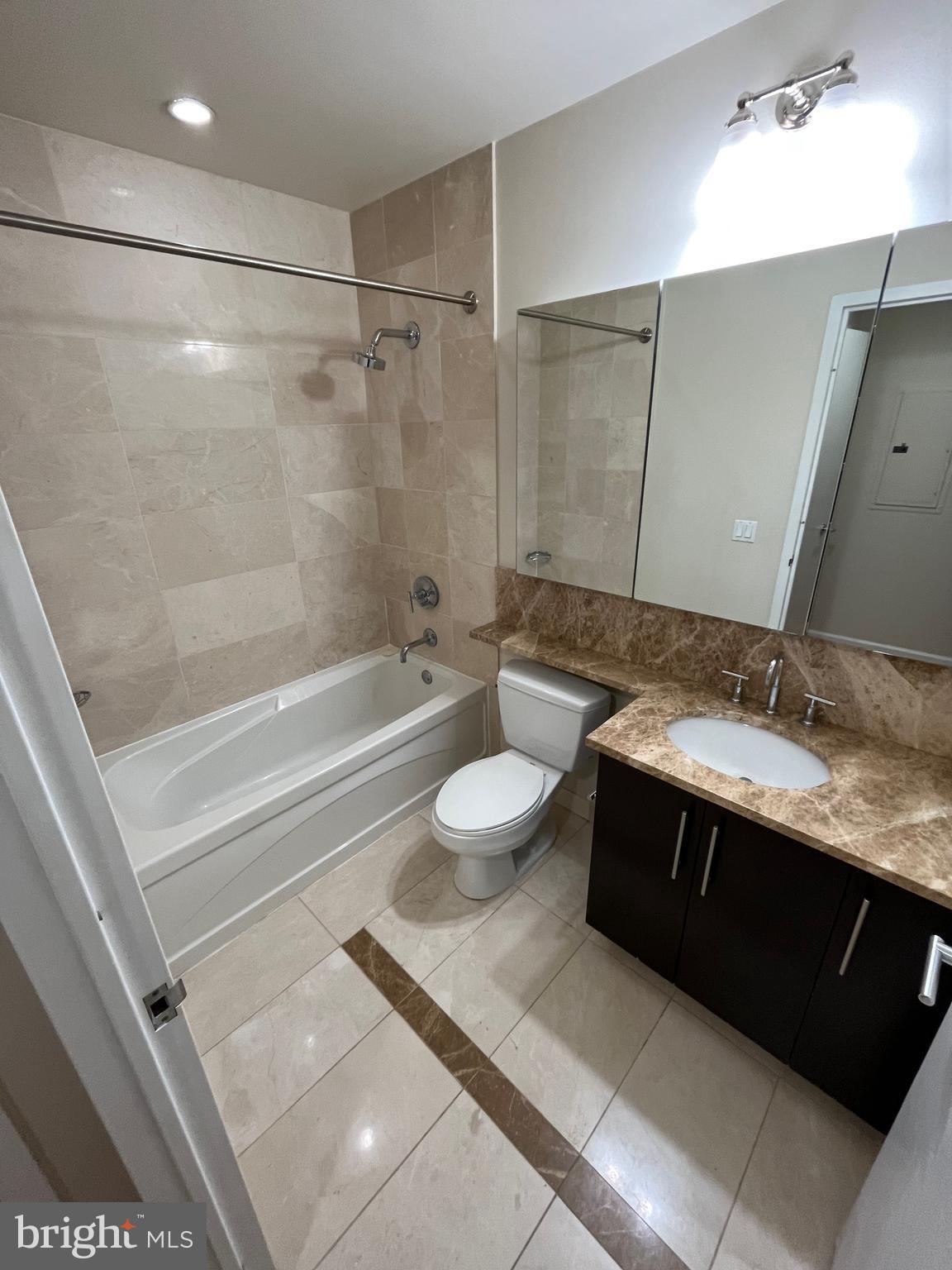 1425 LOCUST STREET 00 16B