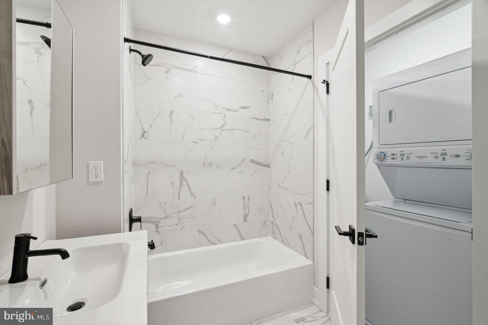 720 W THOMPSON STREET 1B-513