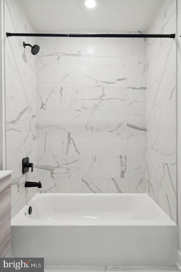 720 W THOMPSON STREET 1B-406