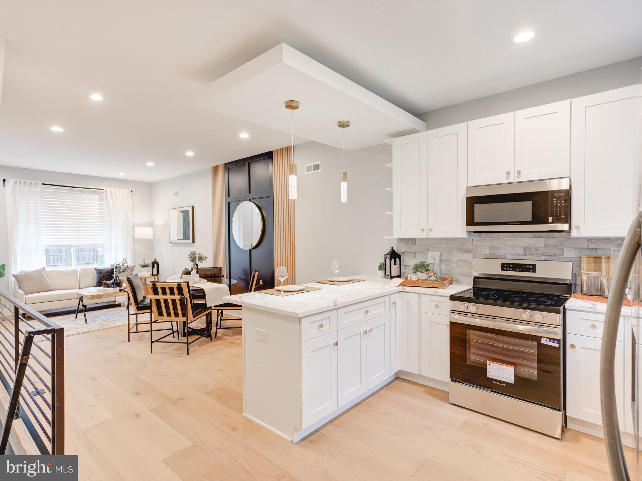 1943 N LEITHGOW STREET