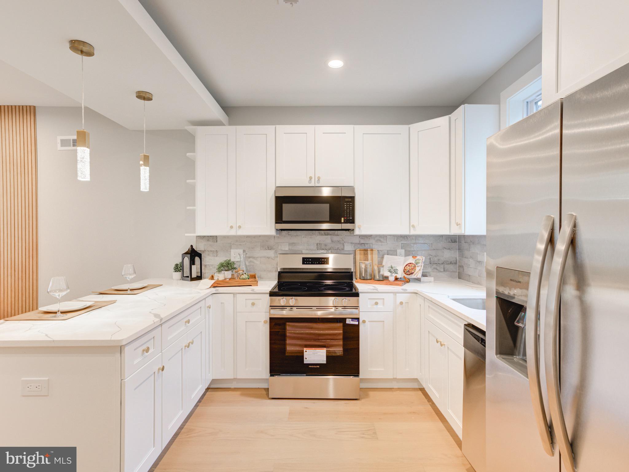 1943 N LEITHGOW STREET