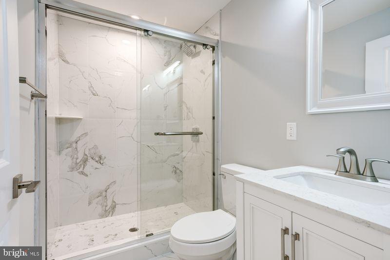 1943 N LEITHGOW STREET