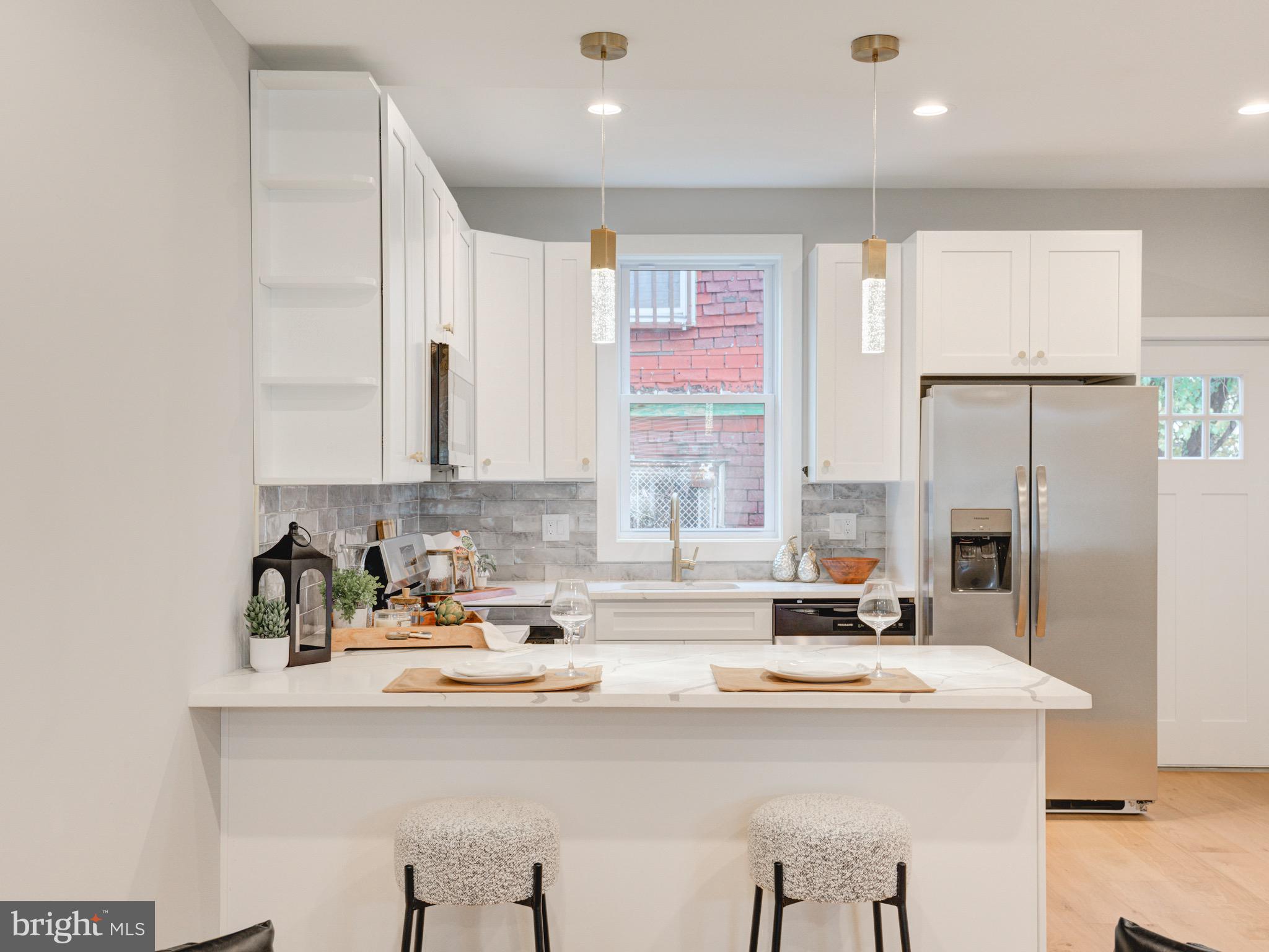 1943 N LEITHGOW STREET