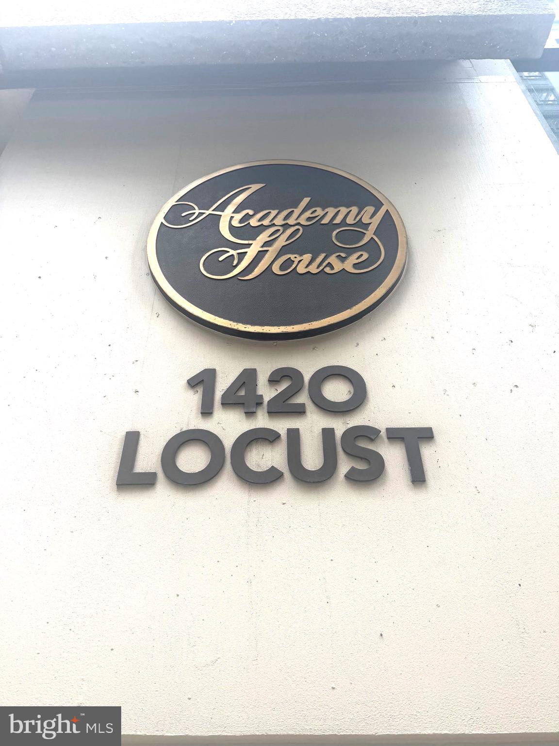 1420 LOCUST STREET 00 24J