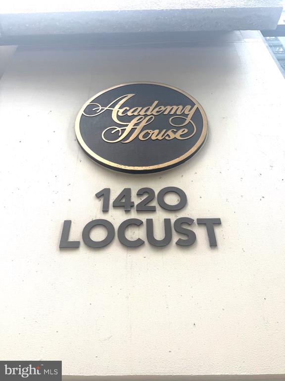 1420 LOCUST STREET 00 24J