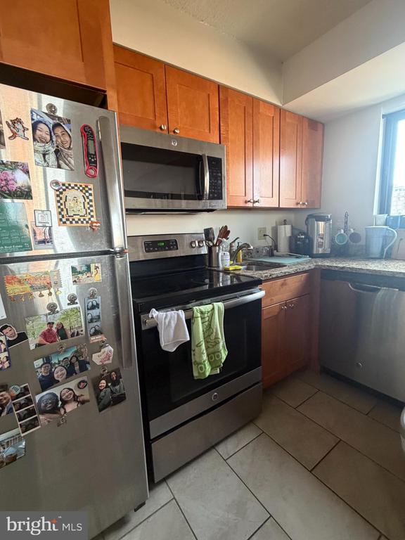1420 LOCUST STREET 00 24J