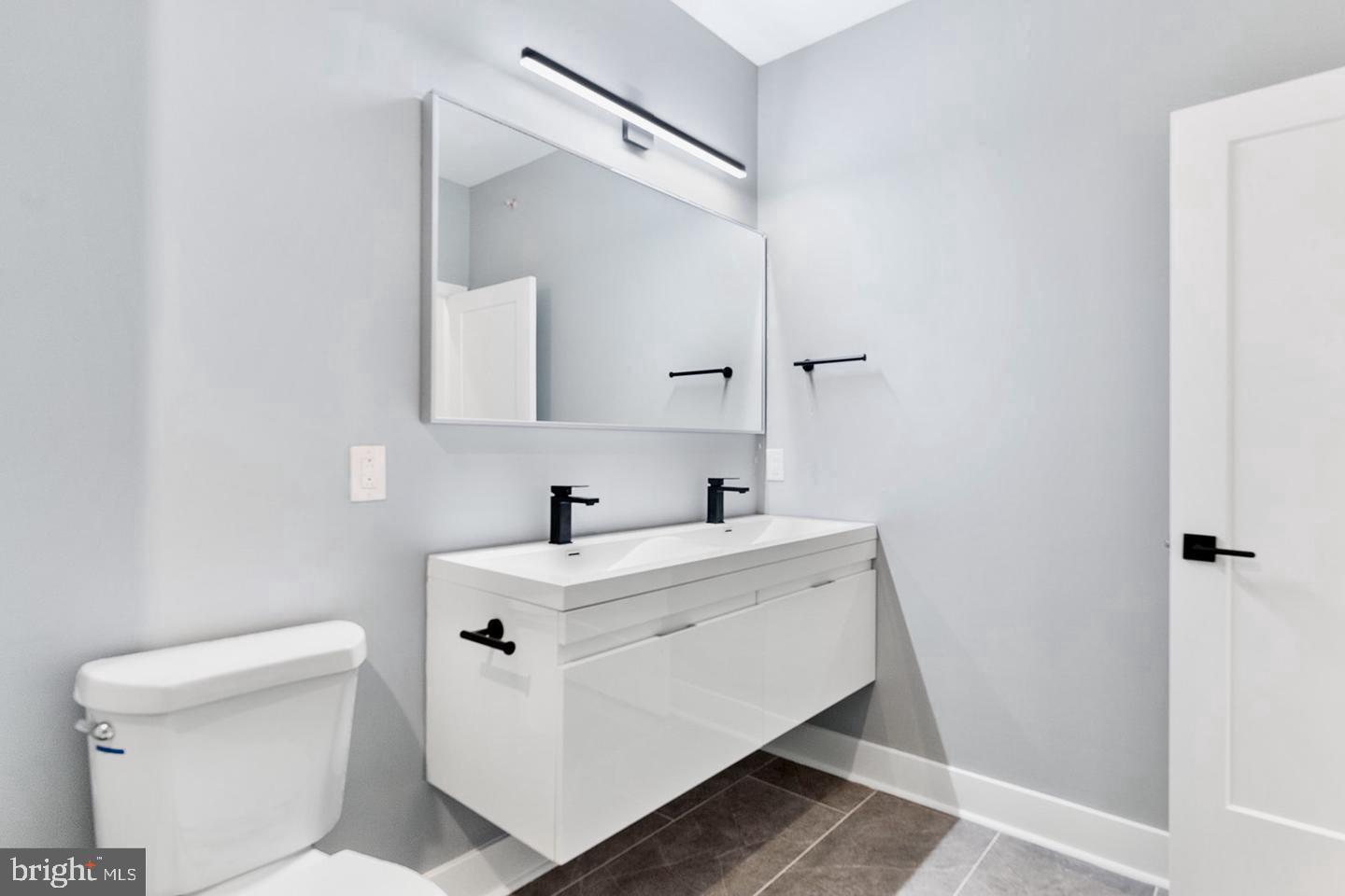 3037 W SEDGLEY AVENUE UNIT 2