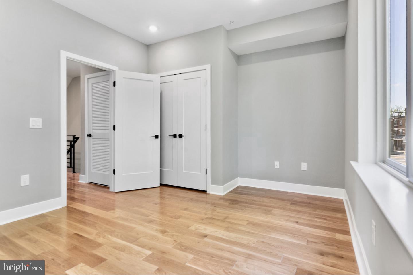 3037 W SEDGLEY AVENUE UNIT 2