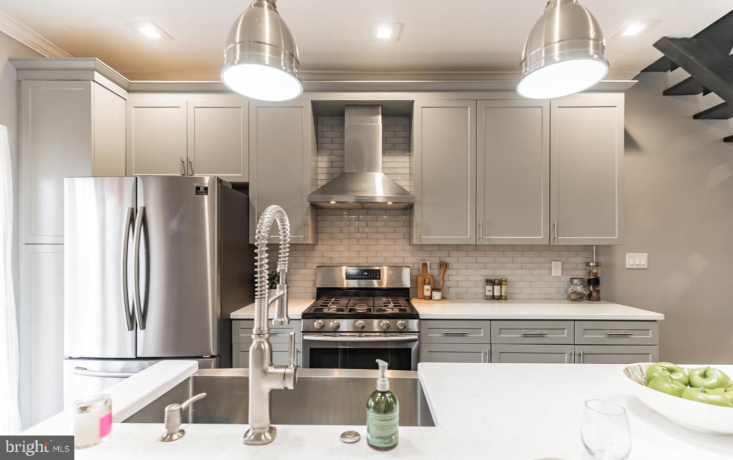 1818 DICKINSON STREET