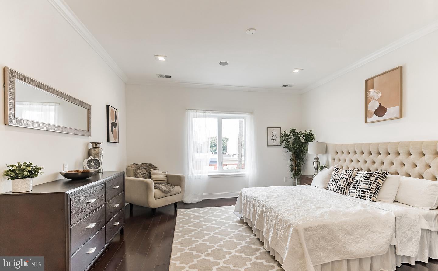 1818 DICKINSON STREET