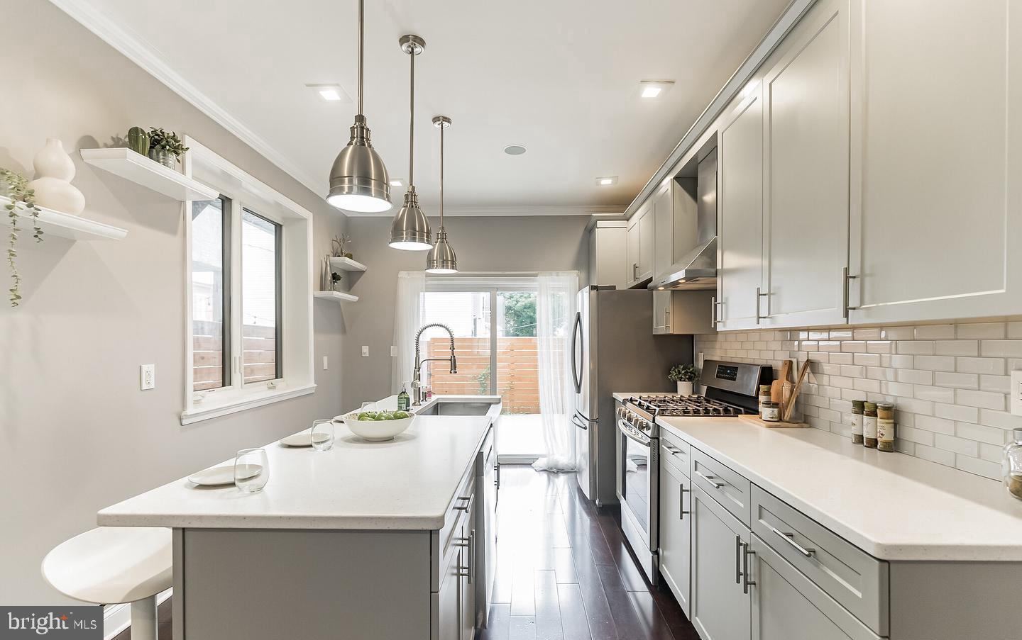 1818 DICKINSON STREET