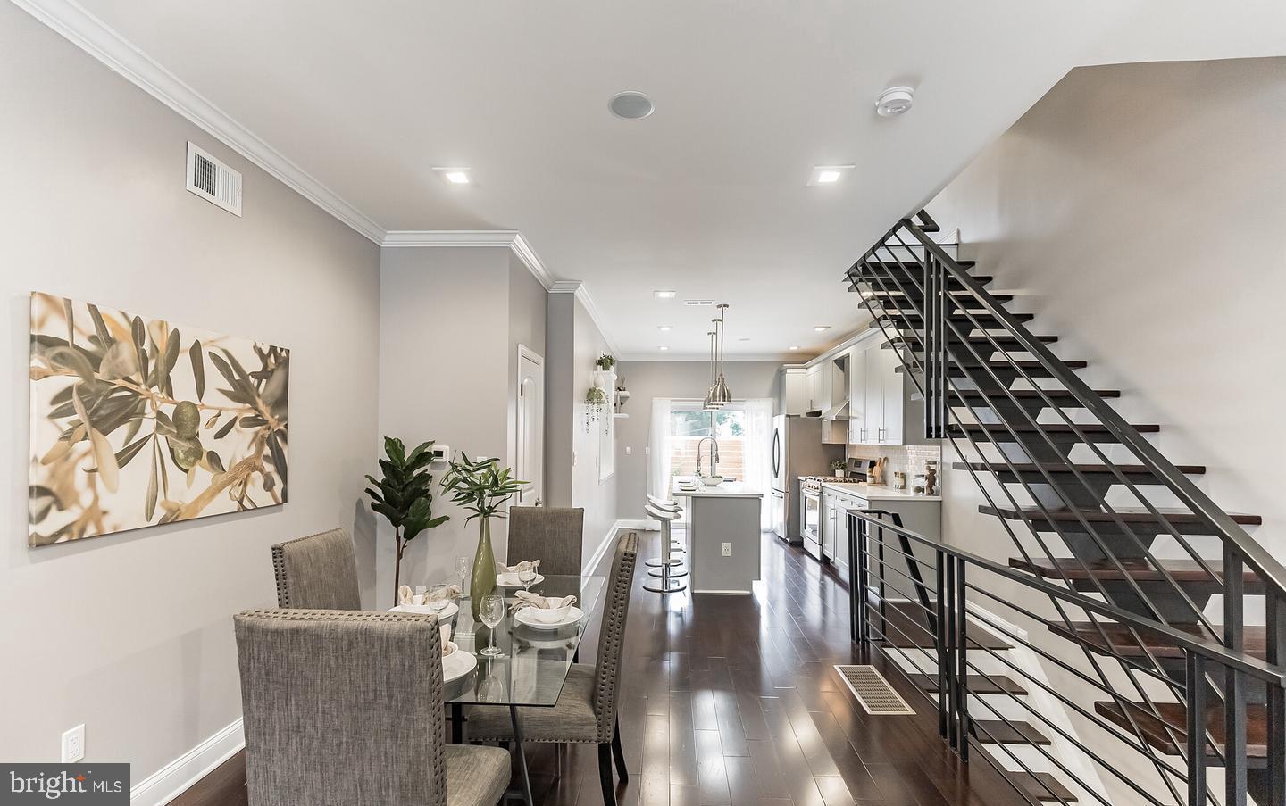 1818 DICKINSON STREET