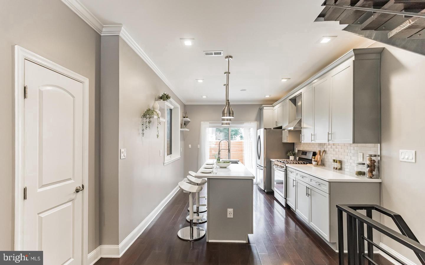 1818 DICKINSON STREET