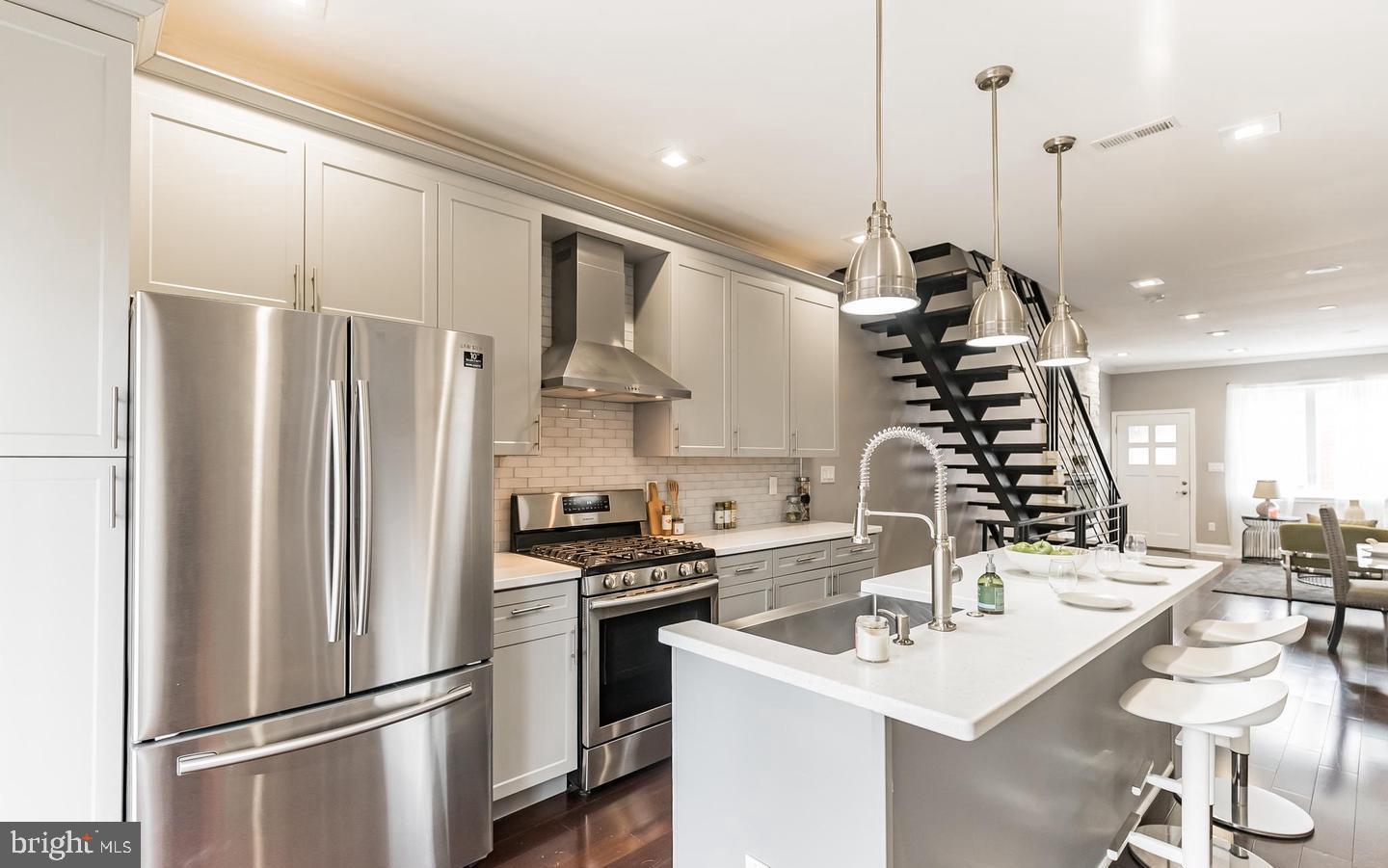 1818 DICKINSON STREET