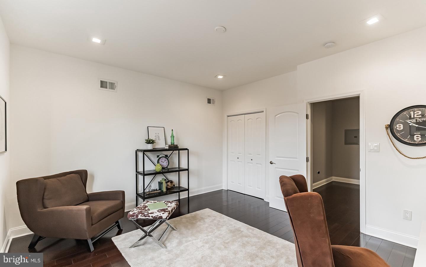 1818 DICKINSON STREET