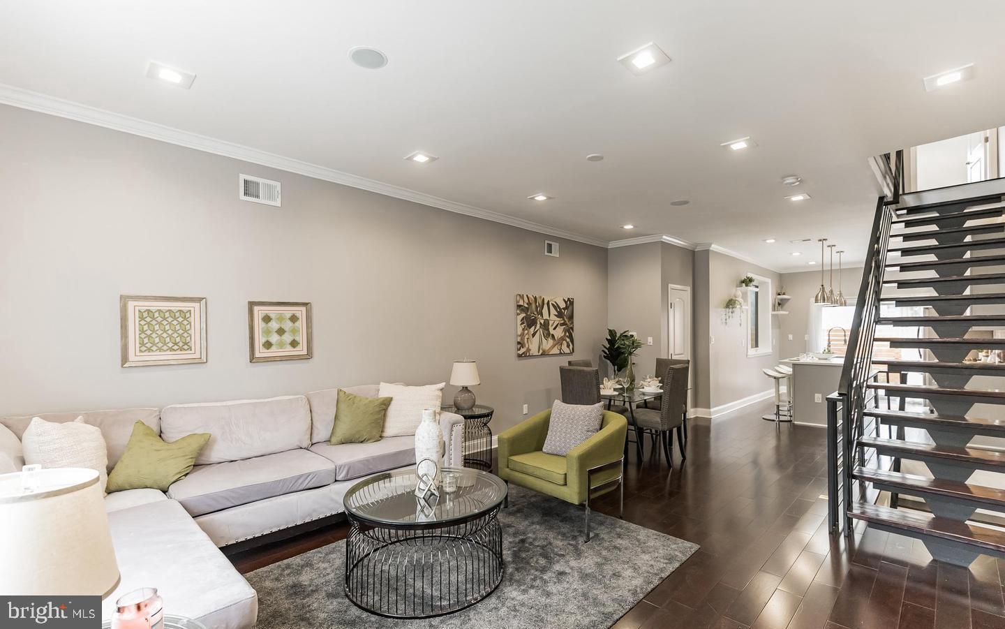 1818 DICKINSON STREET