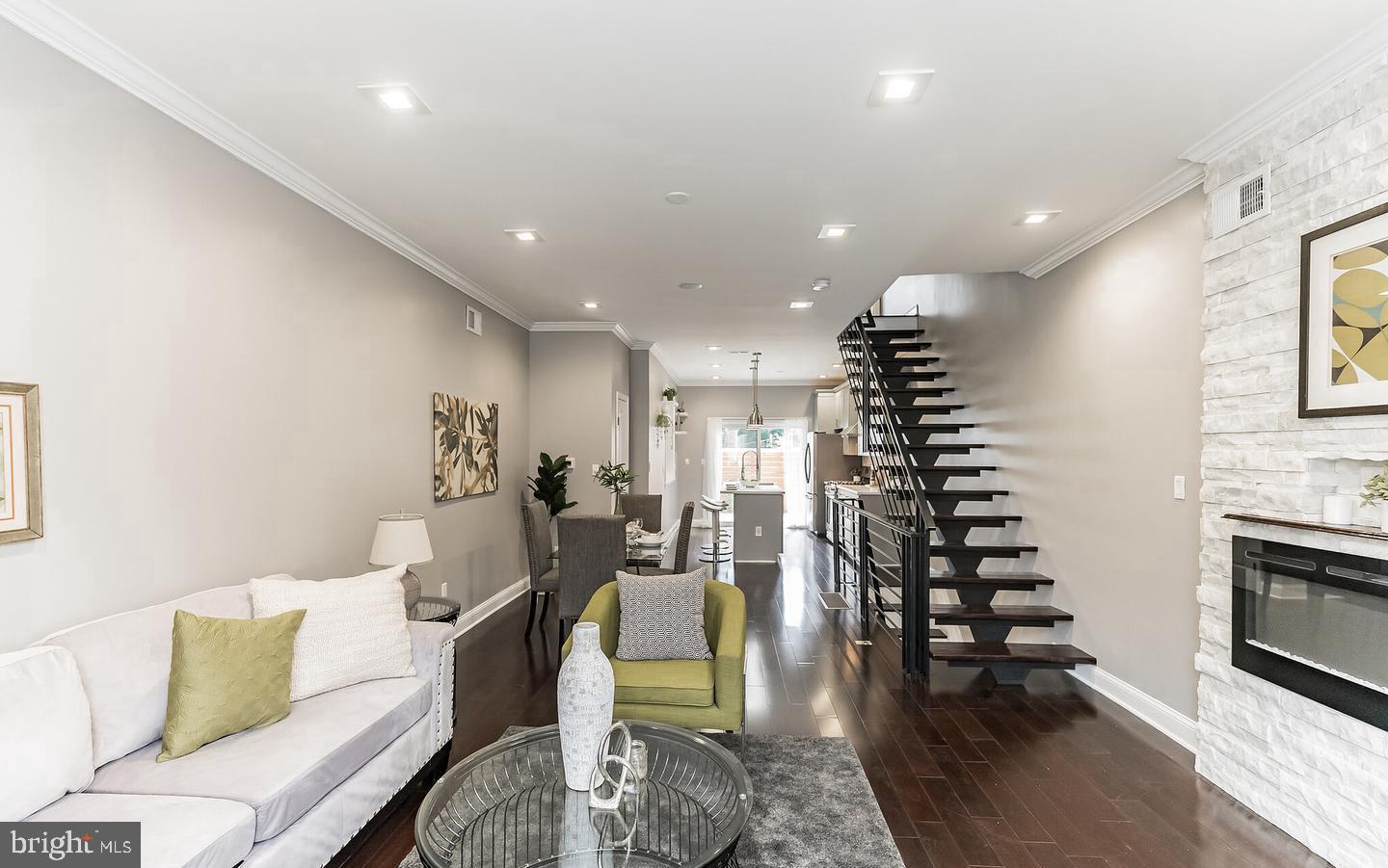 1818 DICKINSON STREET