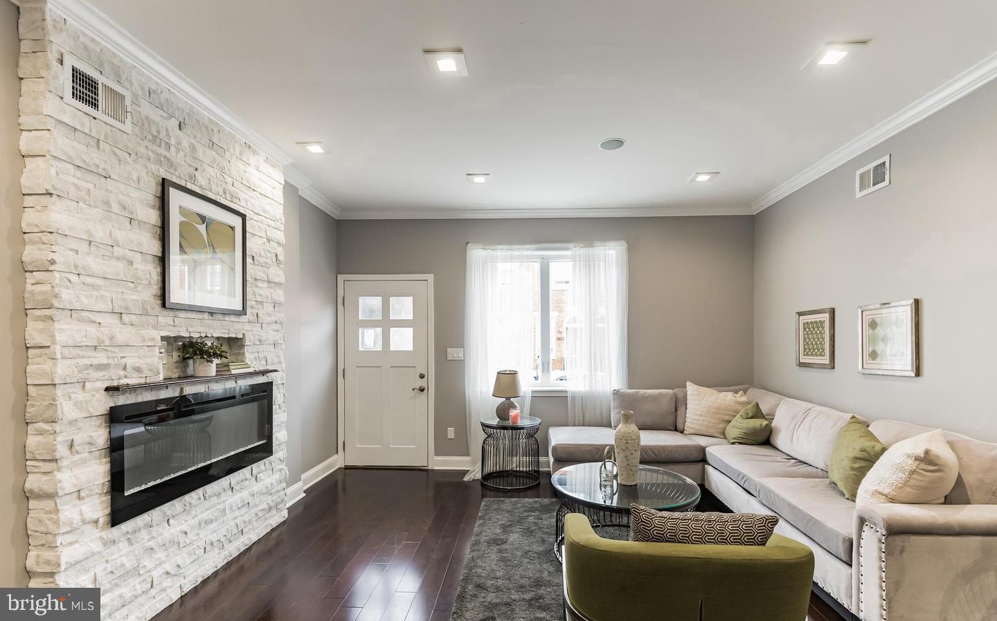 1818 DICKINSON STREET